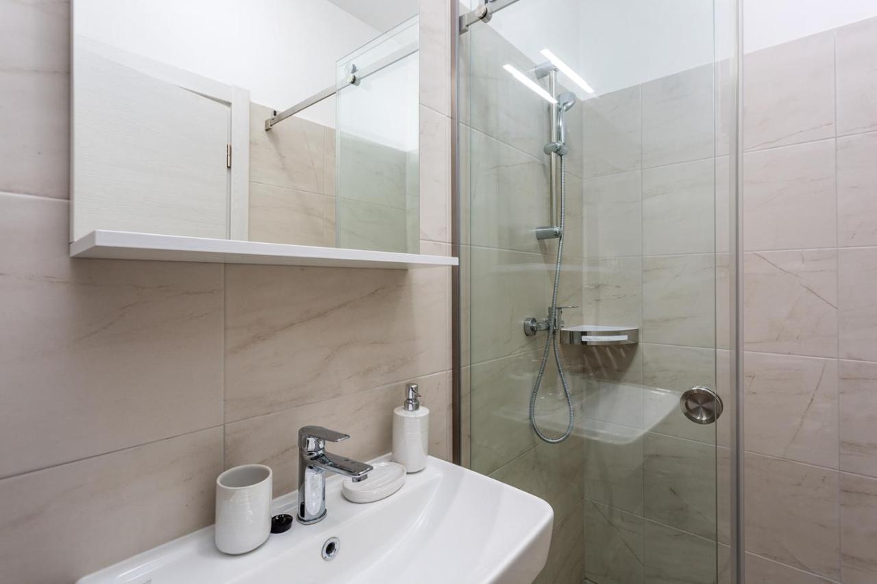 Kvarner Bay 4* - Apartments 1 & 3 Rijeka Bagian luar foto